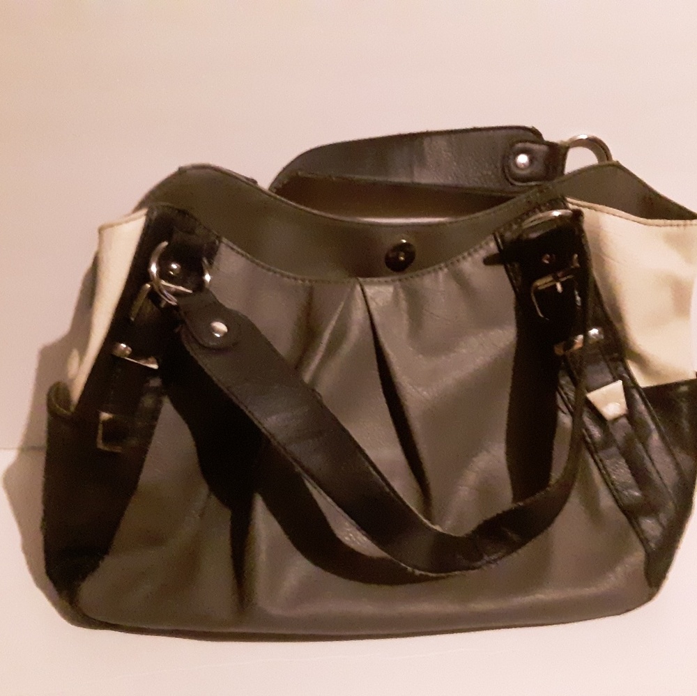 Apt.9  purse